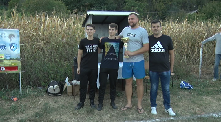 ВУЈИ У ЧАСТ