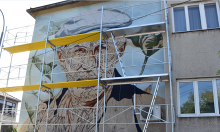 МУРАЛ СА ЛИКОМ ДРАГОСЛАВА МИХАИЛОВИЋА ГОТОВ ДО ДАНА ОПШТИНЕ