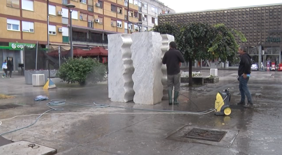 ЧИШЋЕЊЕ И КОНЗЕРВАЦИЈА СПОМЕНИКА У ГРАДСКИМ ПАРКОВИМА