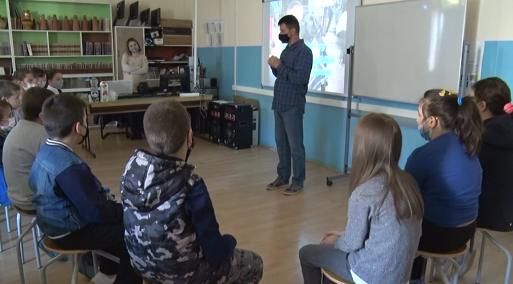 ЉУБАВ ПРЕМА ЖИВОТИЊАМА СЕ УЧИ ОД МАЛЕНА