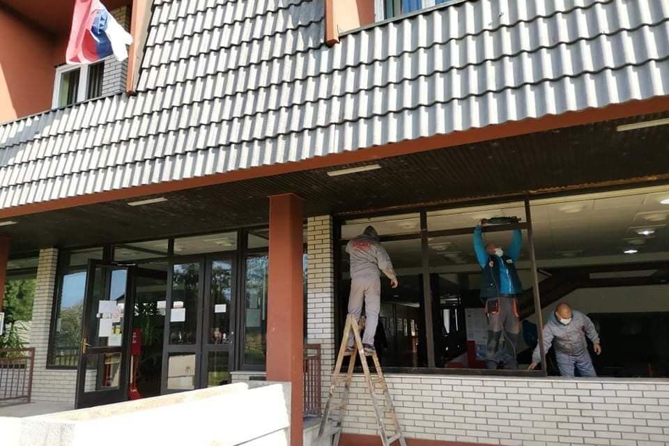 МЕЊА СЕ СТОЛАРИЈА У ШКОЛИ ЗА МУЗИЧКЕ ТАЛЕНТЕ