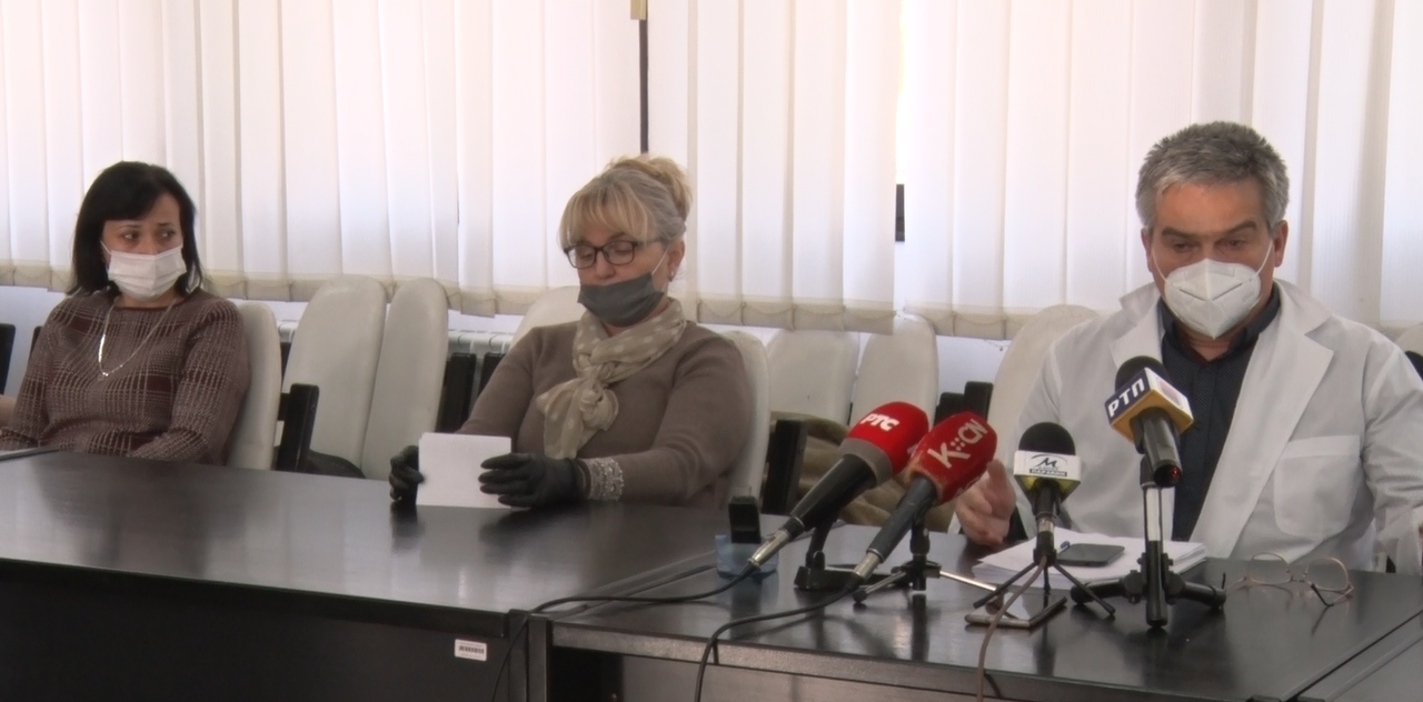 СТРУКА УПОЗОРИЛА: БРОЈ ЗАРАЖЕНИХ ПОЛАКО ПАДА, АЛИ ИМА МНОГО ТЕШКИХ СЛУЧАЈЕВА