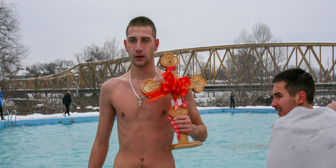 ЧАСНИ КРСТ ДРУГИ ПУТ У РУКАМА УРОША РАЈИЋА