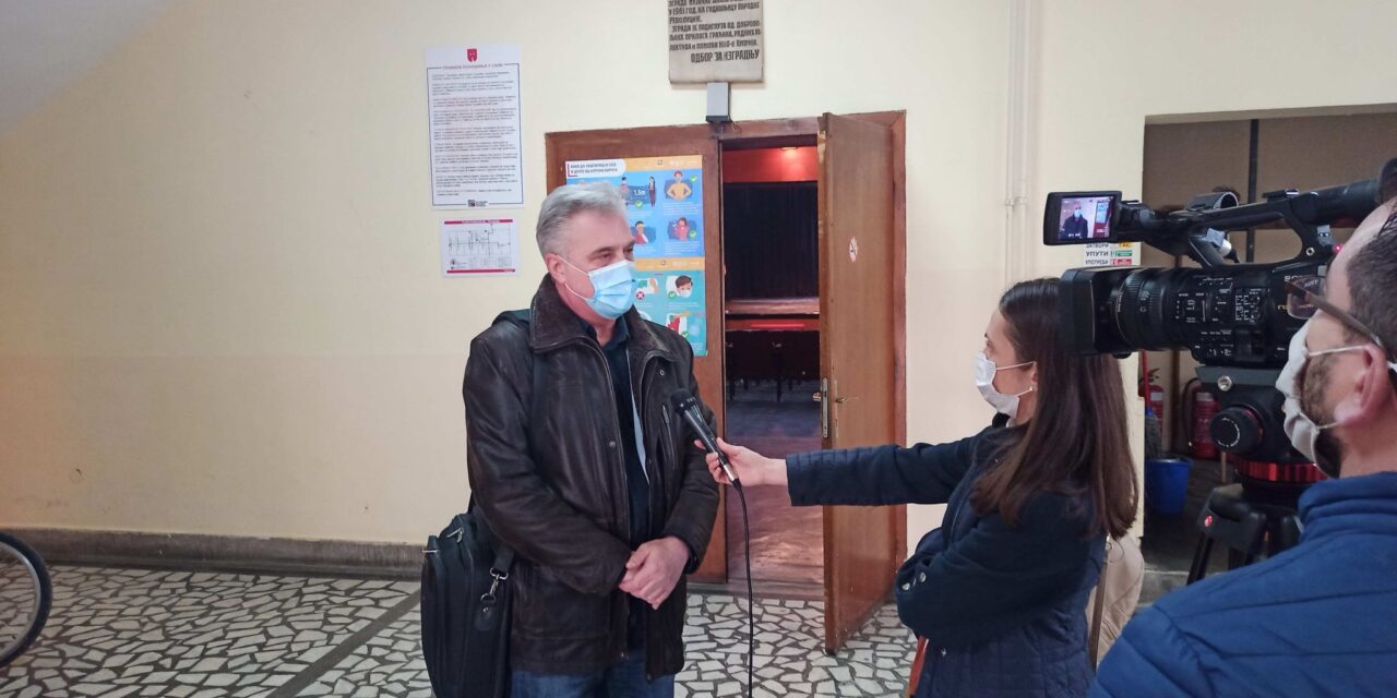 ИДЕМО КА ДЕЦЕМБАРСКОМ СЦЕНАРИЈУ АКО СЕ ХИТНО НЕ СМАЊИ БРОЈ ЗАРАЖЕНИХ