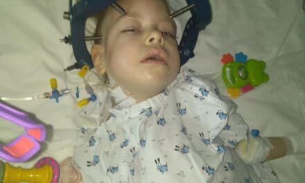 МИА ЖИКИЋ МОРА ПОНОВО НА ОПЕРАЦИЈУ, ИМПЛАНТ ИЗВАЂЕН ИЗ КИЧМЕ ЗБОГ СЕПСЕ