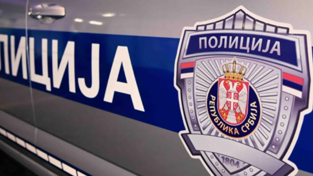 ОДМАХ НАКОН КРАЂЕ СЛУПАЛИ АУТО, ПА ПОБЕГЛИ