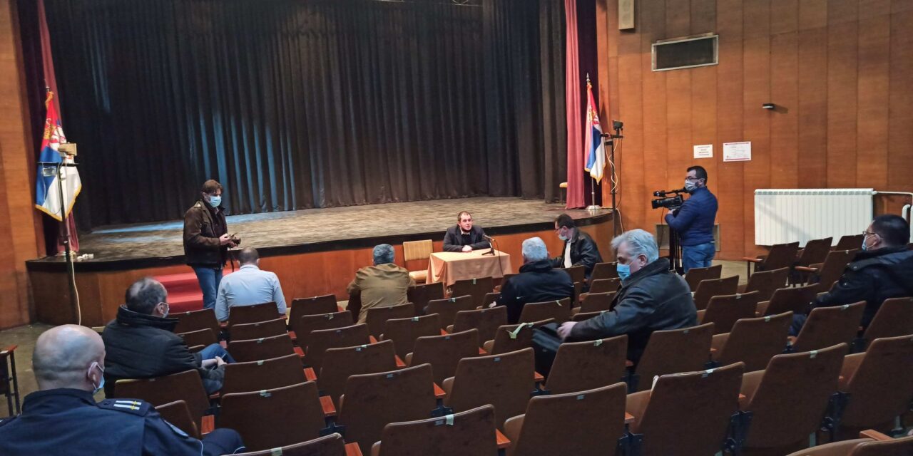 ГРАДСКИ ШТАБ ПРЕПОРУЧИО ДА ШКОЛЕ У ЋУПРИЈИ ПРЕЂУ НА ОНЛAJН НАСТАВУ