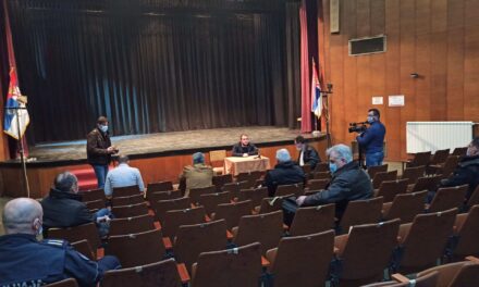 ГРАДСКИ ШТАБ ПРЕПОРУЧИО ДА ШКОЛЕ У ЋУПРИЈИ ПРЕЂУ НА ОНЛAJН НАСТАВУ