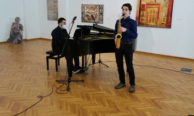 ВУКАШИН ПЕТРОВИЋ УБЕДЉИВО ПРВИ НА РЕПУБЛИЧКОМ ТАКМИЧЕЊУ КАМЕРНЕ МУЗИКЕ