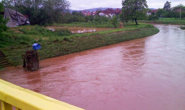 ИЗДАТО УПОЗОРЕЊЕ НА МОГУЋНОСТ МАЊЕГ ИЗЛИВАЊА У СЛИВУ РАВАНИЦЕ