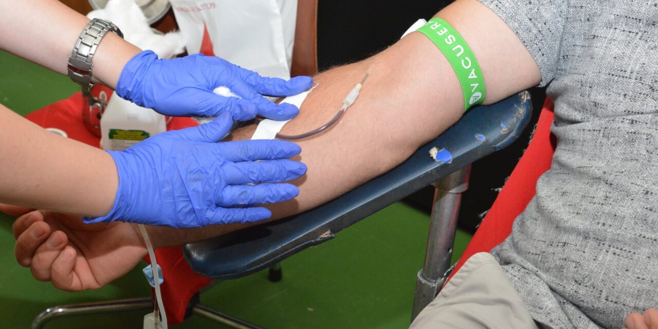 ВАНРЕДНА АКЦИЈА ДАВАЊА КРВИ ЗА ПОВРЕЂЕНОГ ДЕЧАКА ИЗ БИГРЕНИЦЕ