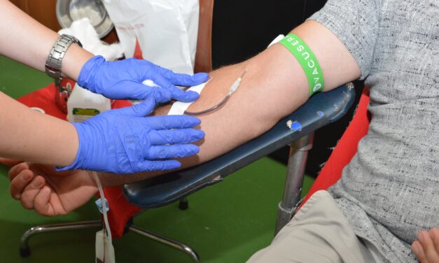 ВАНРЕДНА АКЦИЈА ДАВАЊА КРВИ ЗА ПОВРЕЂЕНОГ ДЕЧАКА ИЗ БИГРЕНИЦЕ