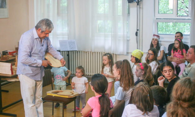 ПУТ ОД ПАРЧЕТА ДРВЕТА ДО ВРХУНСКОГ ИНСТРУМЕНТА