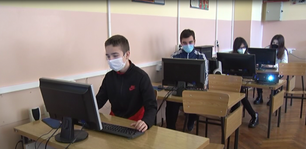 ЋУПРИЈСКИ ОСНОВЦИ У ШКОЛУ РЕДОВНО, СРЕДЊОШКОЛЦИ КОМБИНОВАНО!