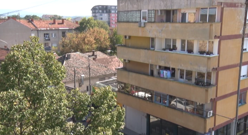 РАСПИСАН ЈАВНИ ПОЗИВ ЗА ПРОДАВЦЕ СТОЛАРИЈЕ У ОКВИРУ ПРОГРАМА ПОБОЉШАЊА ЕНЕРГЕТСКЕ ЕФИКАСНОСТИ СТАМБЕНИХ ОБЈЕКАТА