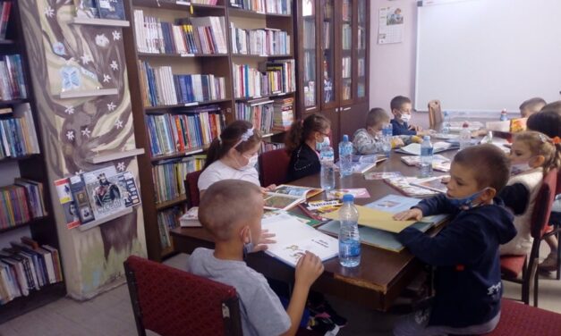 ПРВАЦИ БЕСПЛАТНО УЧЛАЊЕНИ У БИБЛИОТЕКУ