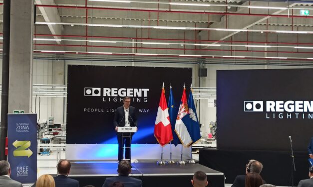 ПРЕДСЕДНИК ВУЧИЋ ПРИСУСТВОВАО ОТВАРАЊУ ФАБРИКЕ У СВИЛАЈНЦУ