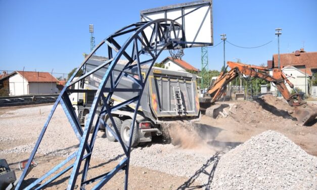 ПОЧЕЛА РЕКОНСТРУКЦИЈА ТЕРЕНА У СОКОЛСКОМ ДОМУ