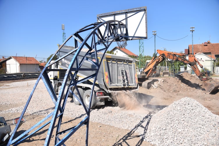 ПОЧЕЛА РЕКОНСТРУКЦИЈА ТЕРЕНА У СОКОЛСКОМ ДОМУ