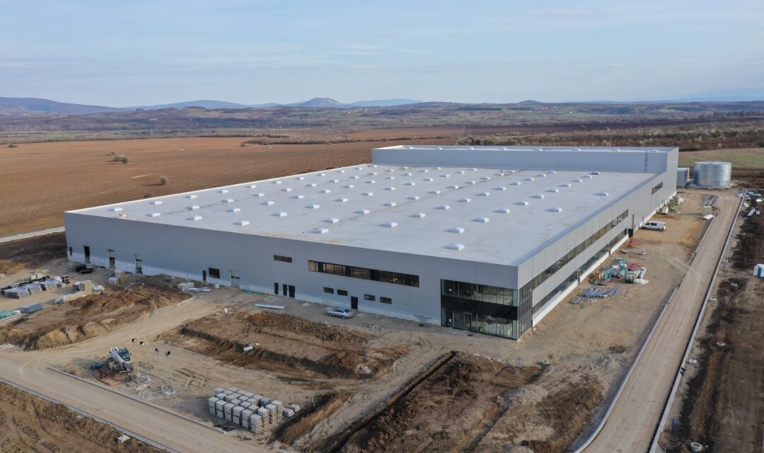 ПРЕМИЈЕРКА АНА БРНАБИЋ НА ОТВАРАЊУ ФАБРИКЕ СМП АУТОМОТИВ У ЋУПРИЈИ