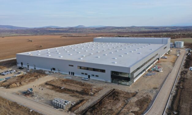 ПРЕМИЈЕРКА АНА БРНАБИЋ НА ОТВАРАЊУ ФАБРИКЕ СМП АУТОМОТИВ У ЋУПРИЈИ