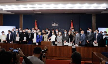 ЋУПРИЈИ УРУЧЕН УГОВОР ЗА СОЛАРНЕ ПАНЕЛЕ