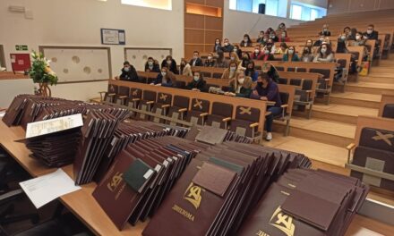 ДОДЕЉЕНЕ ДИПЛОМЕ ДВАДЕСЕТОЈ ГЕНЕРАЦИЈИ СТУДЕНАТА