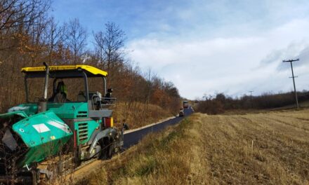 АСФАЛТ У СТАРОМ СЕЛУ ЗА КРАЈ УСПЕШНЕ ГРАЂЕВИНСКЕ СЕЗОНЕ