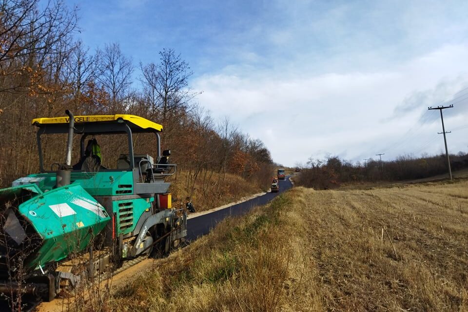 АСФАЛТ У СТАРОМ СЕЛУ ЗА КРАЈ УСПЕШНЕ ГРАЂЕВИНСКЕ СЕЗОНЕ
