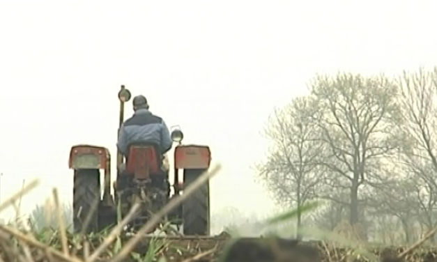 ТРАКТОРОМ БЕЗБЕДАН У САОБРАЋАЈУ