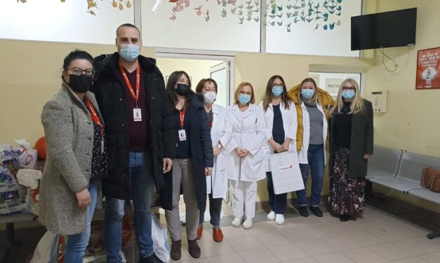 ПАКЕТИЋИ ДЕЦИ СА ПЕДИЈАТРИЈЕ ОД ЗАПОСЛЕНИХ ФАБРИКЕ „СМП АУТОМОТИВ“