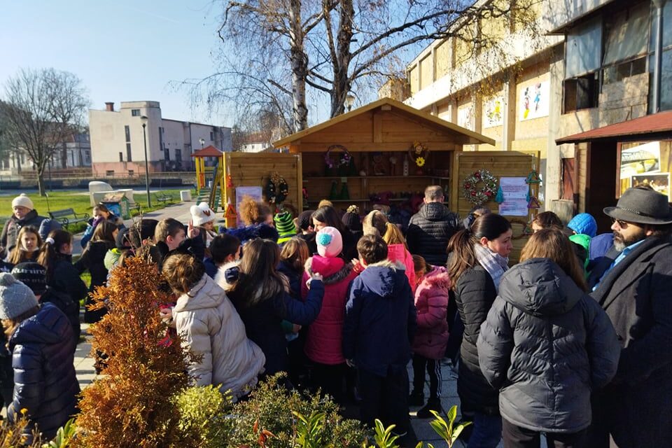 ДЕЧИЈИ НОВОГОДИШЊИ БАЗАР