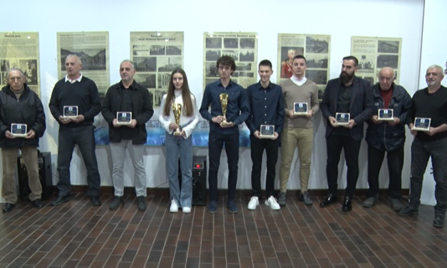 ПРИЗНАЊА И ПЕХАРИ ЗА НАУСПЕШНИЈЕ СПОРТИСТЕ ЋУПРИЈЕ